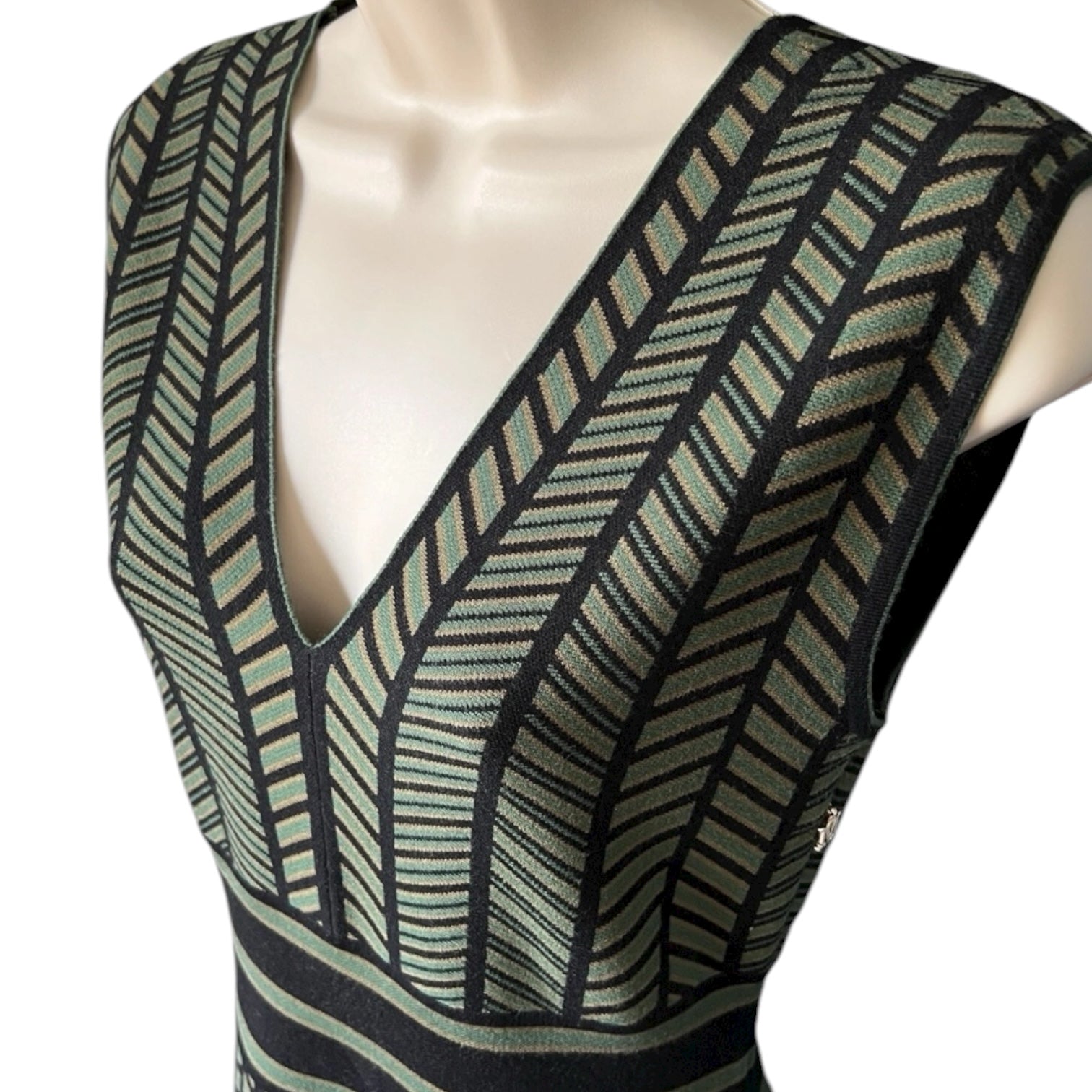 MaxMara Biavo Chevron Knit Midi Dress – Geometric Jacquard A-Line Style, M