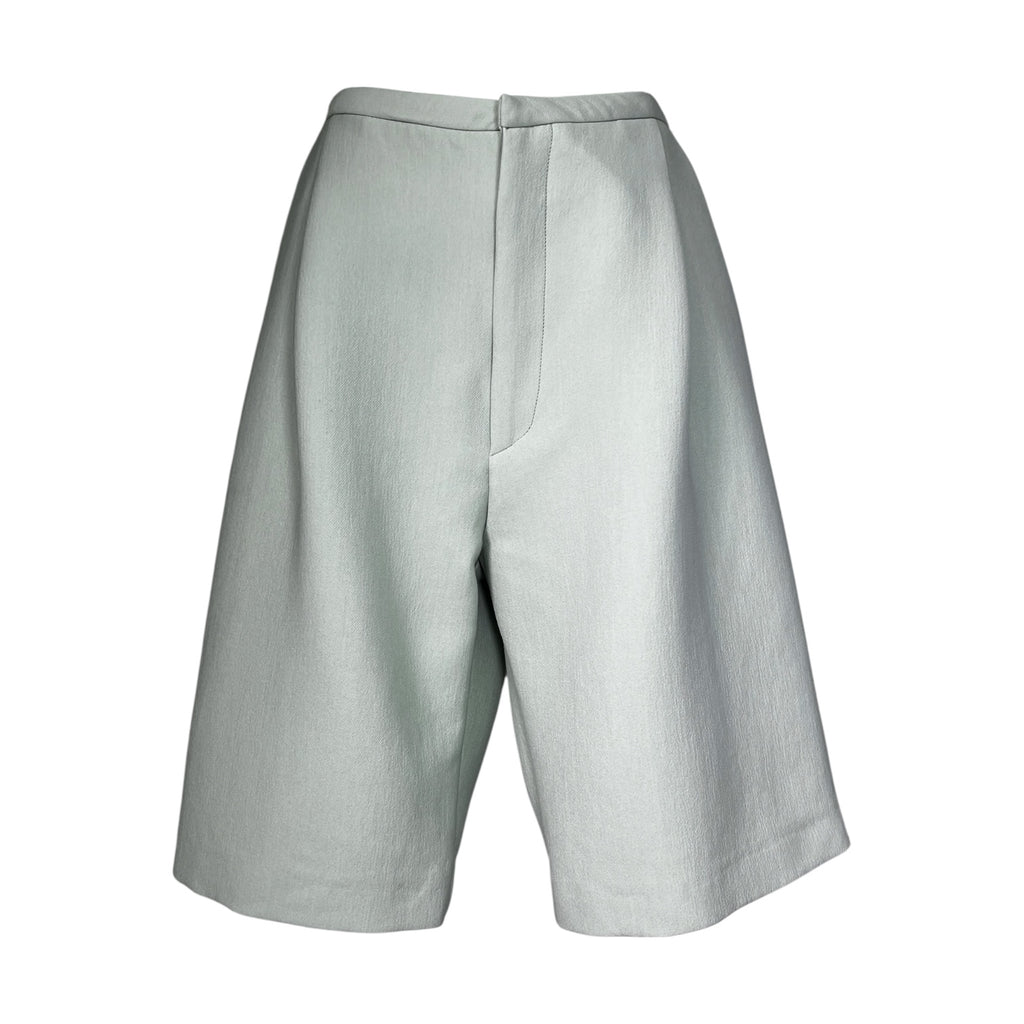 Totême Twill Pleated Bermuda Shorts – Tailored Fit, Neutral, Size M – pre-loved