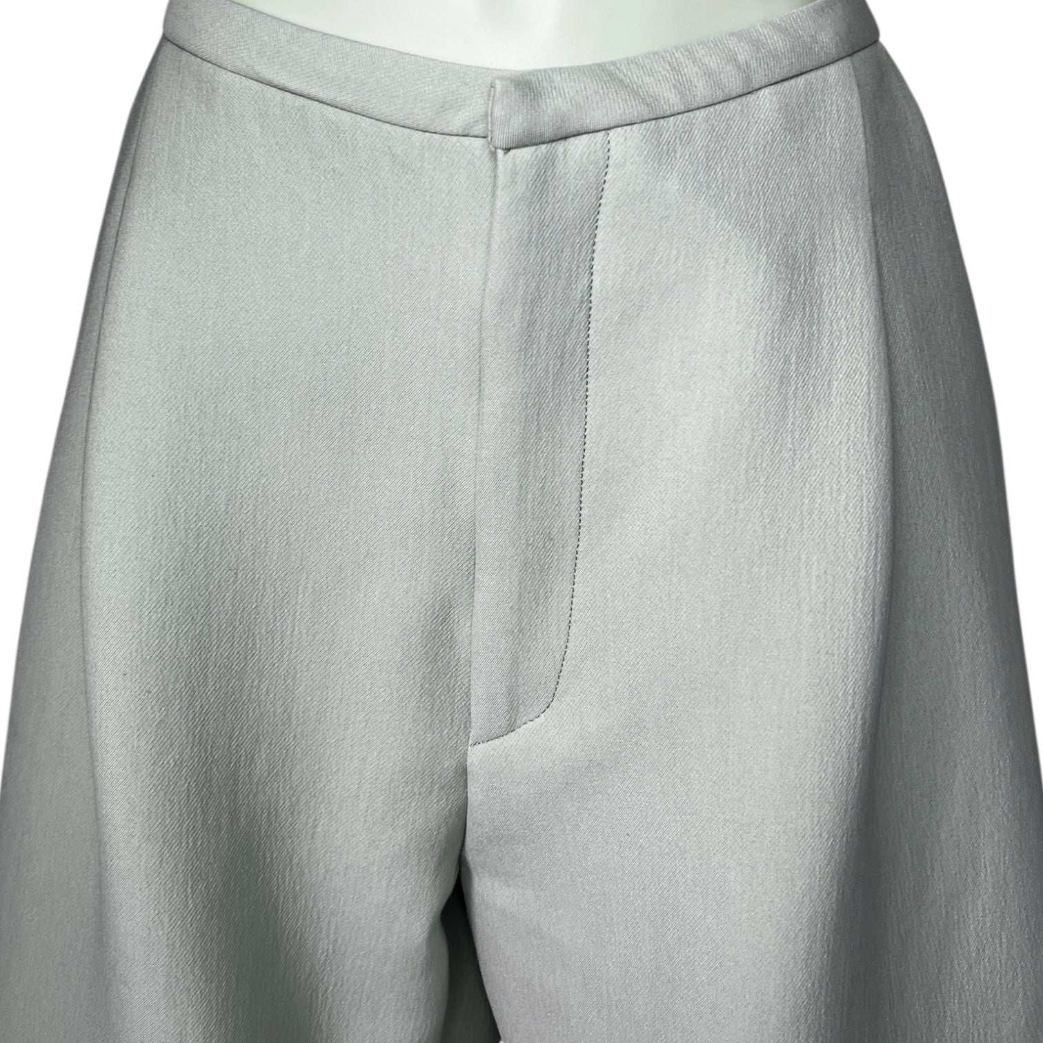 Totême Twill Pleated Bermuda Shorts – Tailored Fit, Neutral, Size M – pre-loved