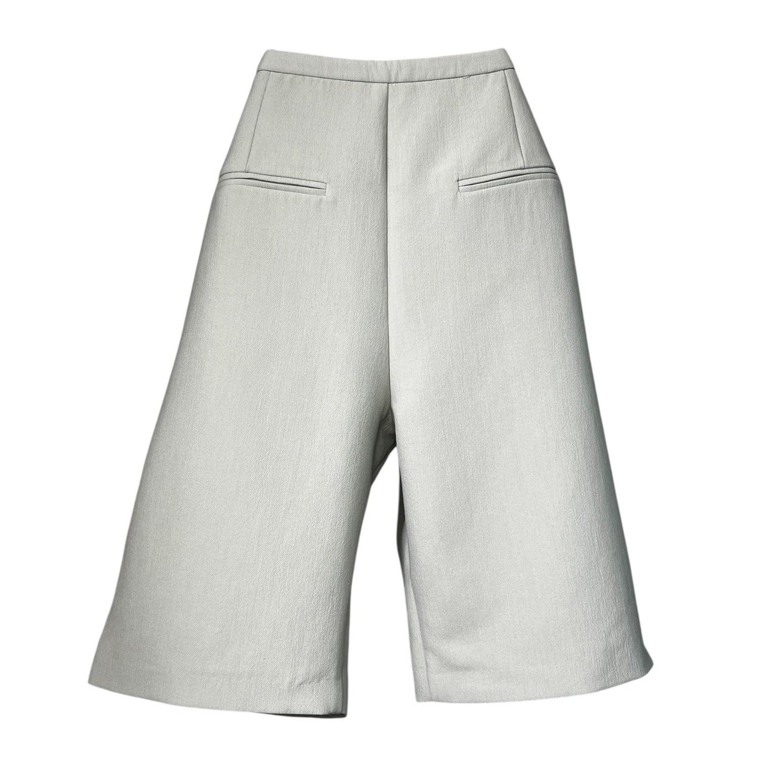 Totême Twill Pleated Bermuda Shorts – Tailored Fit, Neutral, Size M – pre-loved